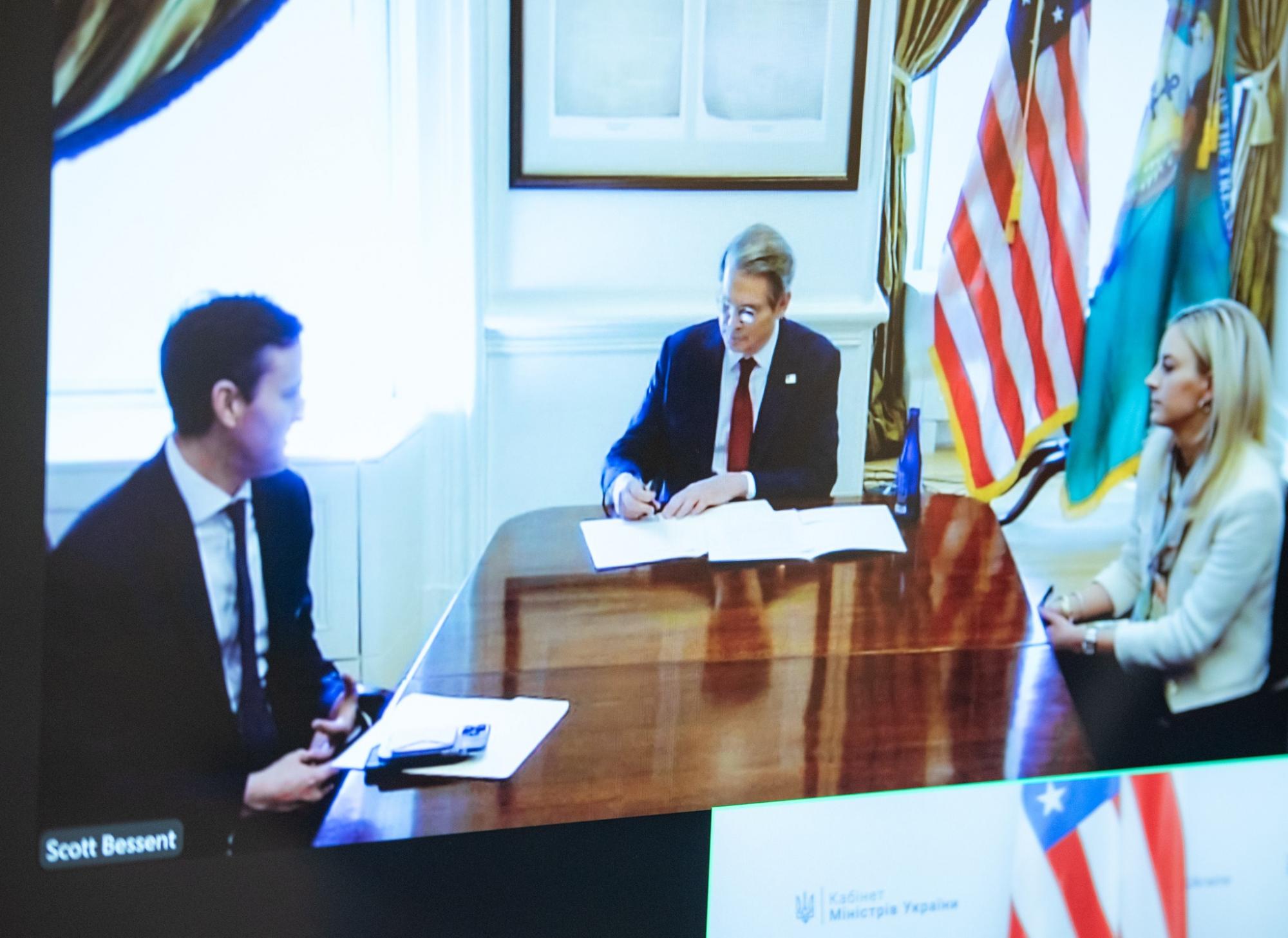 Еще не соглашение о недрах. Что Украина подписала с США и какой следующий шаг